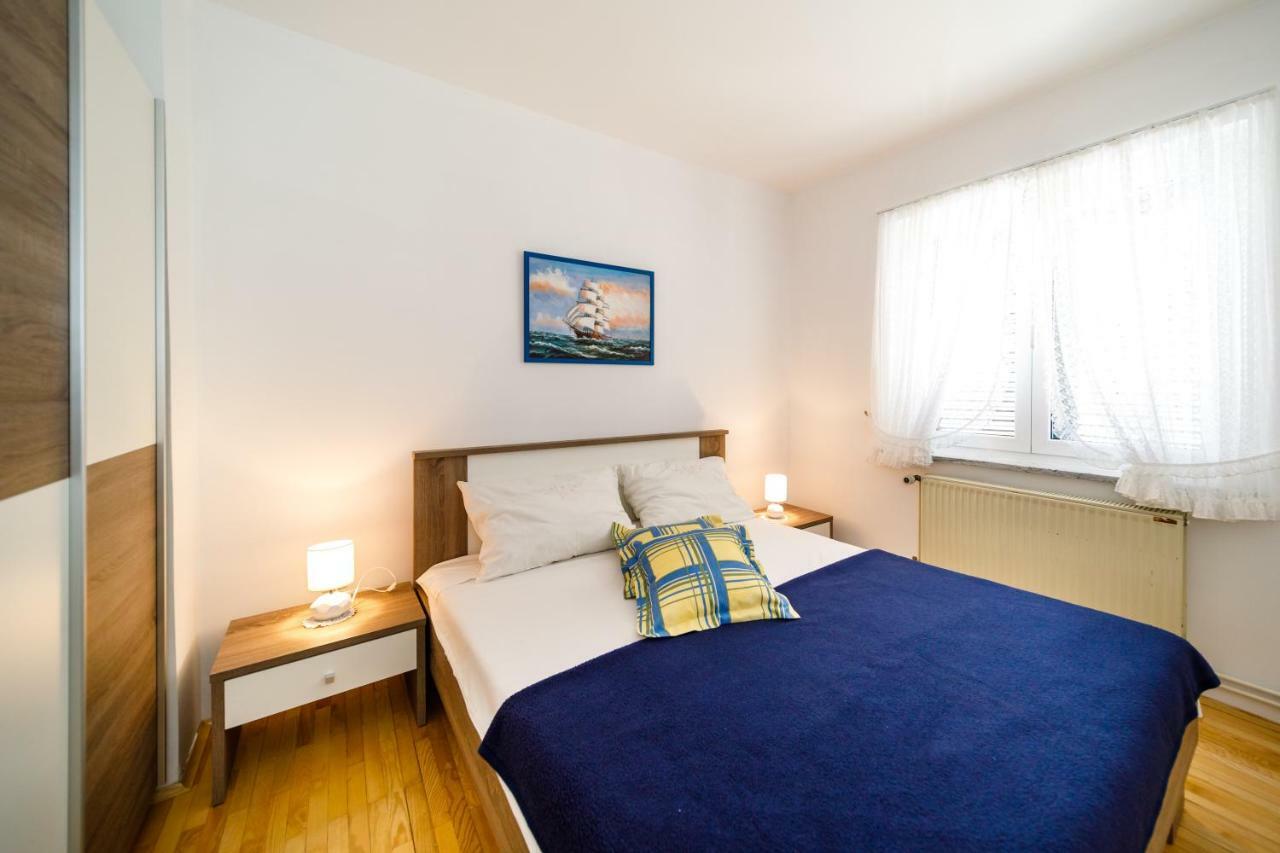 Apartment Anton Krk Town Exterior photo